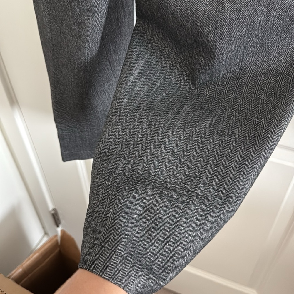 Aritzia The Group Babaton Drawstring Dress Pant (M) - Picture 4 of 6